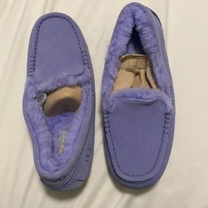 NEW NEVER WORN UGG PERIWINKLE PURPLE SLIPPER
